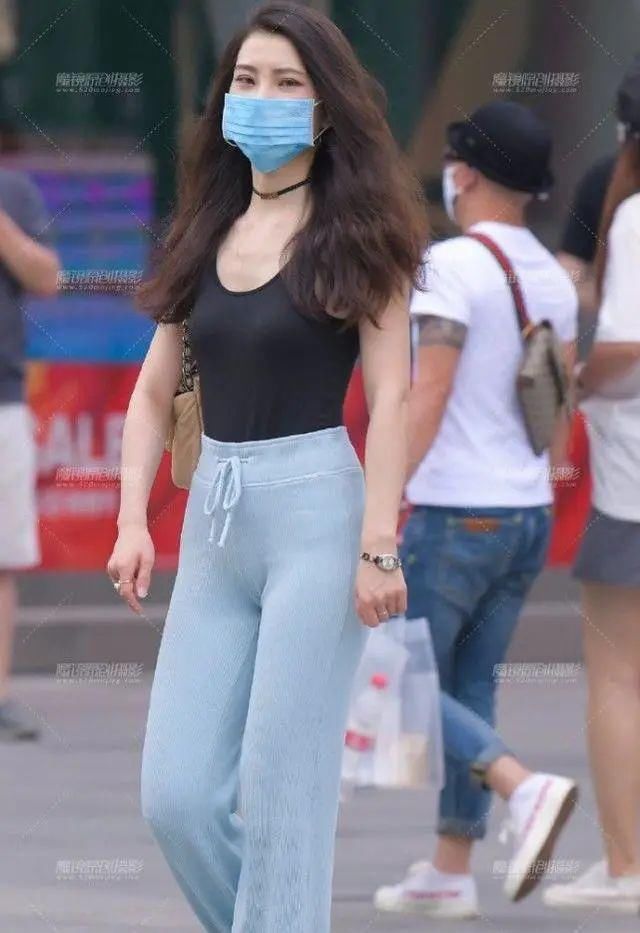 裤子|小姐姐一件吊带背心,走在街上你最酷