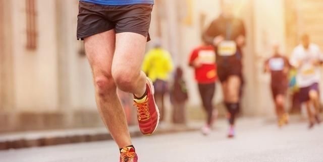 并发症|内科医生热水里撒一把，连喝1月，血糖降了，跟糖尿病“再见”