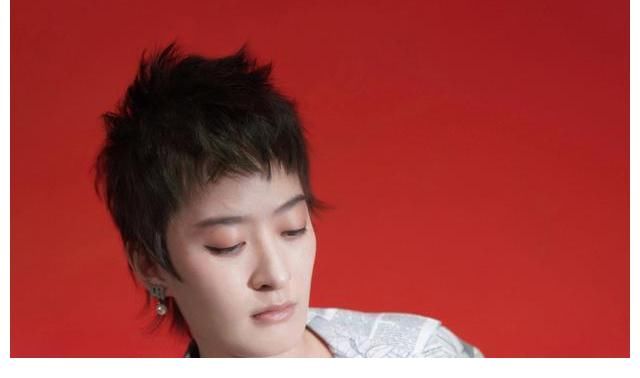 黑怕女孩|曾轶可上综艺公开质疑节目组,却惹祸上身,反引来网友对她的质疑