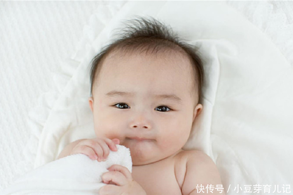 新生|宝宝一出生就自带“技能”,8种反射既神奇又有趣,宝妈快观察下