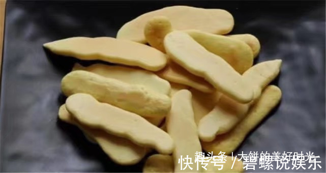 一碗面粉,3个鸡蛋,做孩子爱吃的小零食,比小馒头还香,特美味