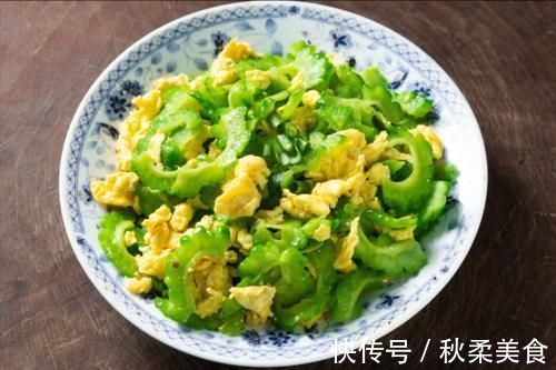 炒苦瓜|炒苦瓜,切记不要直接炒,下锅前多做2步,不苦不涩,鲜香又入味