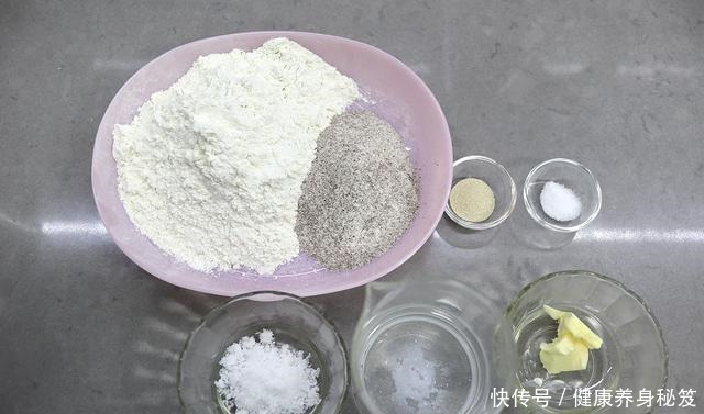 不用发酵就能烤的面包，暄软又筋道，加这料麦香浓郁，早餐吃不够