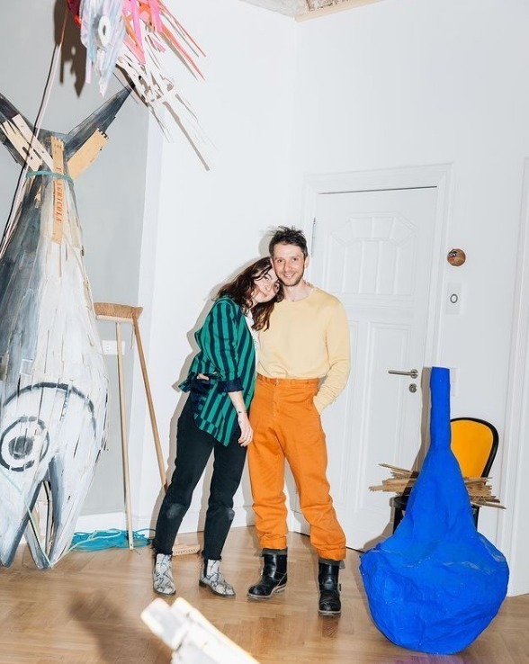 巨人国!她画油画,他做雕塑,这对艺术情侣直接建了一个“巨人国”