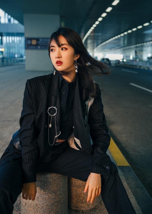 姚安娜被化妆师吐槽肥厚，化浓妆大饼脸违和，扮相成熟哪像90后