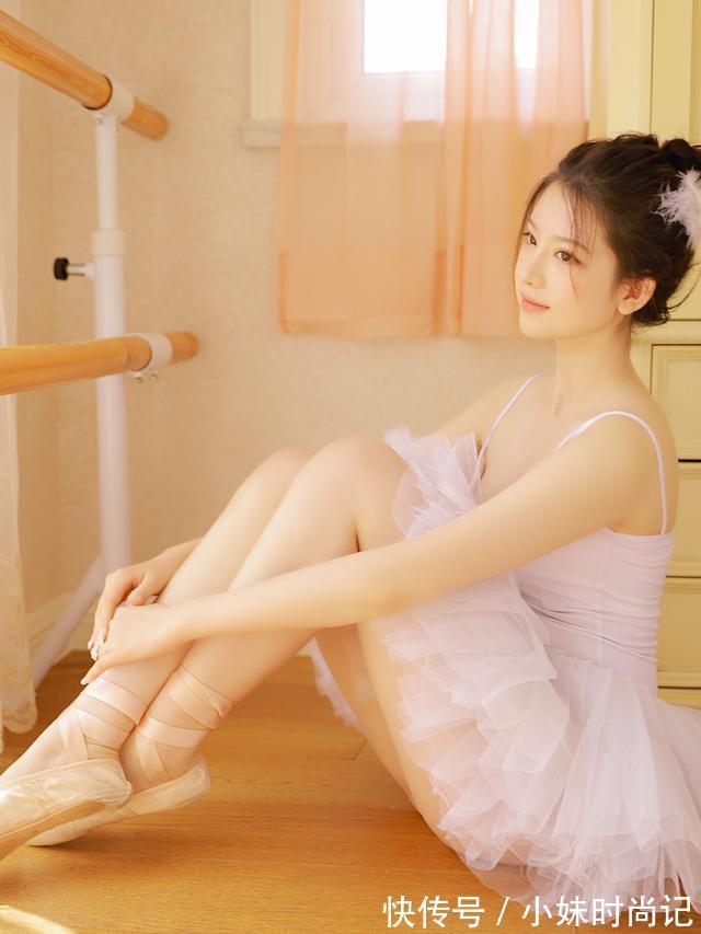 气质|跳芭蕾舞的女孩有着不一样的气质,穿白色舞裙真的很美