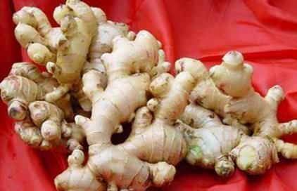 医生|23岁小伙子患癌症，医生经常吃此物，对身体危害很大