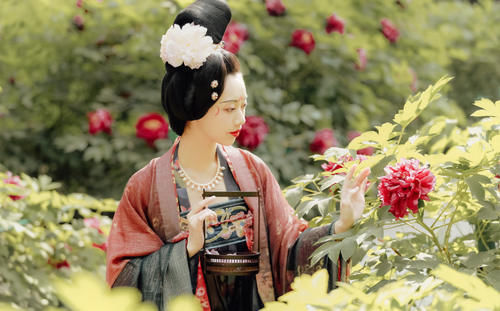 小姐姐$本以为唐制汉服够美了,直到看见“贵妃风”,才知道什么是精致