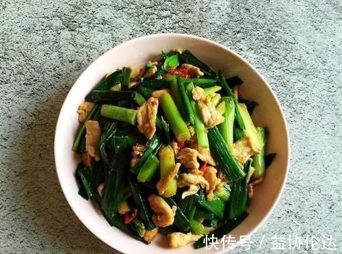 清炒油麦菜|出差回家,老公亲手做晚餐,4道菜配红薯饭,网友:这老公真厉害