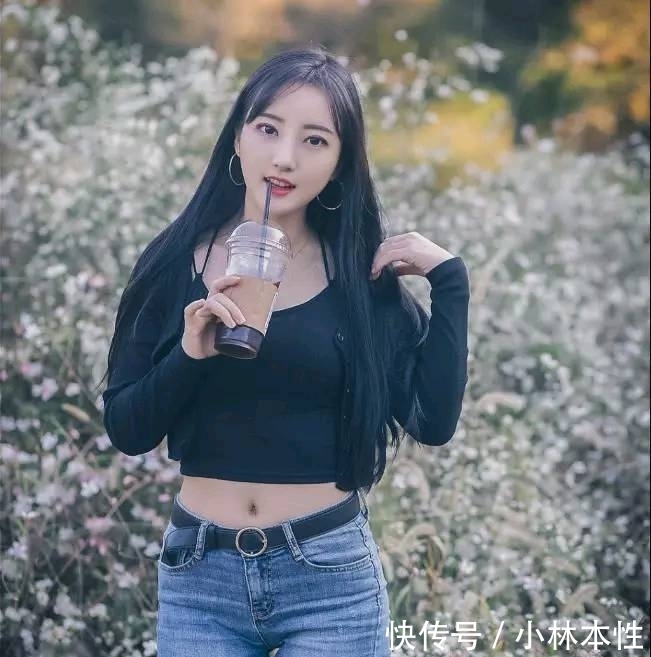 小姐姐|紧身牛仔裤:凹凸有致丰满小姐姐,性感的腰肢,尽显窈窕身姿!