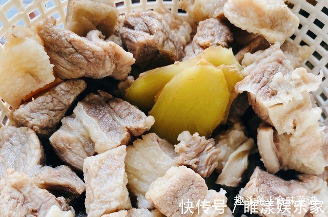 腥味|炖牛肉时，只需加入一勺特殊食材，牛肉软烂鲜香没腥味，百试百灵