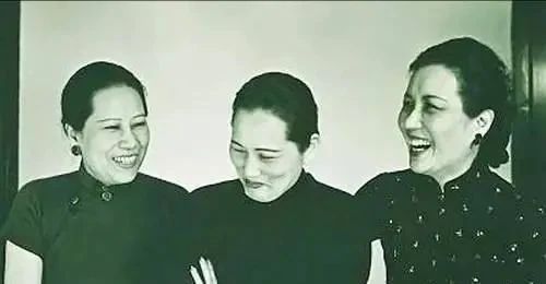 刚劲|宋霭龄小楷刚劲,宋庆龄小楷洒脱,宋美龄小楷端庄可人,各有千秋