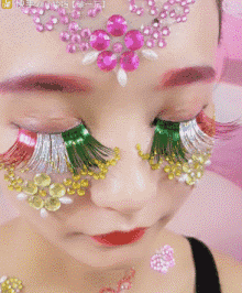 |搞笑GIF趣图:姑娘的眼睫毛真长,但是不压眼皮吗