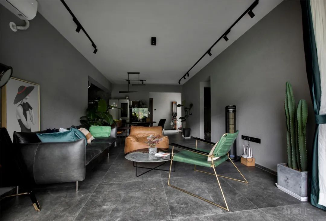 绿植|99㎡现代工业风,85后女神的家,满屋高级灰,绿植清新点缀