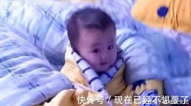 小情绪|娃睡着,妈妈“抢时间”洗衣服,转头看到娃的表情,瞬间泪目