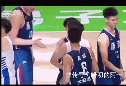 直冒冷汗|笑翻！赵睿赛后站错队伍，与队友握手致意竟全然不觉，有点尴尬