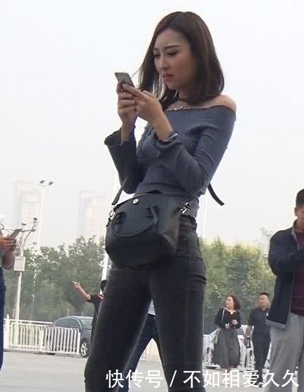 时尚穿搭:性感时尚小姐姐,气质紧身裤搭配凹凸有致