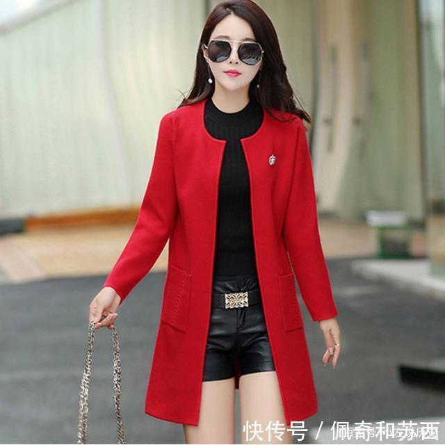 突然发现今年流行的“圆领开衫”,时髦减龄又显白