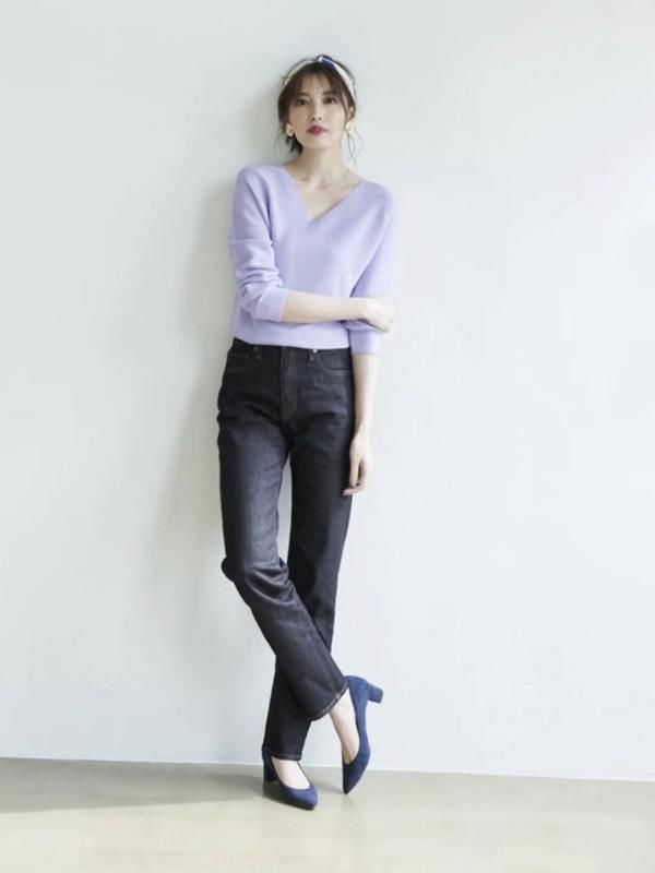 蓝色系才是早春流行色，时尚博主的“气质蓝”穿搭，令人眼前一亮