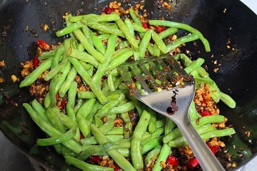 四川|四川名菜：干煸豆角，学会这种做法，味道不比饭店的差