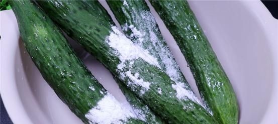 腌黄瓜最忌用盐杀水,教你一招,清爽入味嘎嘣脆,半小时就能吃