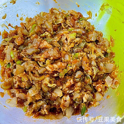 适合全家的透油包子 白菜猪肉包子,老人小孩都爱吃