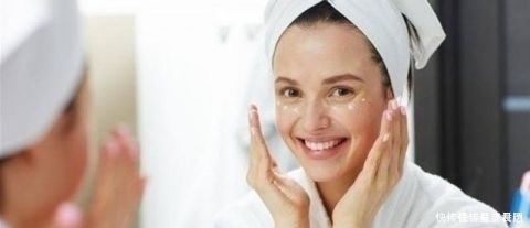 女生睡前坚持4个好习惯,皮肤会越来越好,轻松养出“干净脸”