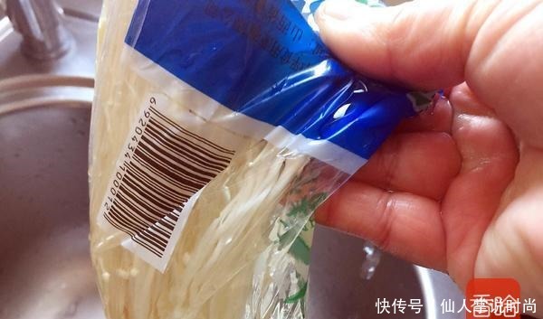 它和金针菇是“黄金搭档”,天冷焖一锅,吃到汤汁都不剩