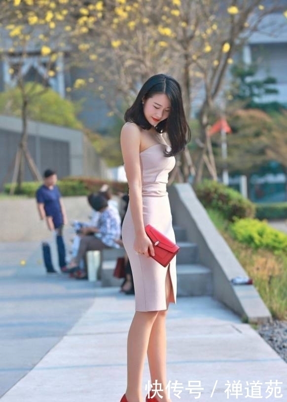 街拍:丽质时尚的妹子,美丽性感,凸显出优雅的身姿!