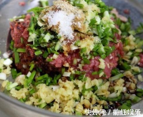 调包子馅,“水”和“油”的顺序不能反,很多人做错,难怪不好吃