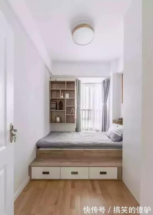 卧室|老婆将卧室飘窗改造书桌,瞬间多了一个书房,太棒了