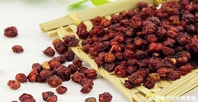 肝怕|肝怕“堵”,不想肝病变重,坚持“一果一茶一穴”养肝,排清毒素