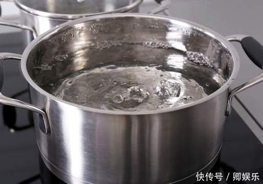 炒木耳时容易炸锅教你一招,轻松就解决,木耳脆嫩爽口不溅油