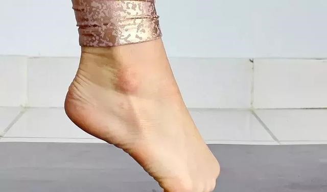 脚掌|“人老脚先衰”!10 个动作帮你灵活双脚,强健根基