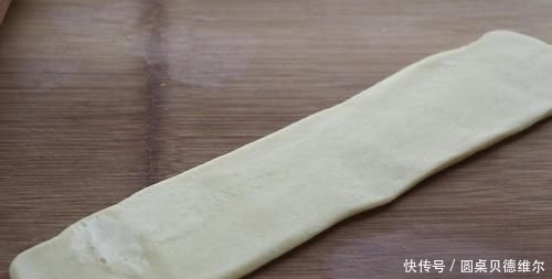 面粉特别的创意做法,加2个紫薯,比包子馒头都好吃,酥得直掉渣