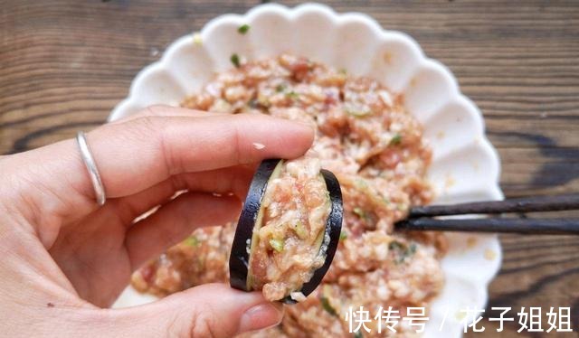 酸甜|酸甜开胃的鱼香茄饼，茄子和肉馅的完美结合，一盘根本不够吃！