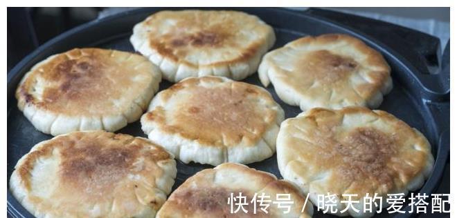好吃|面粉试试这样做一次，比包子油条好吃百倍，上层肉香底层焦脆