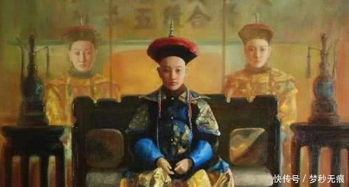 每次|每次退朝皇帝都不愿先走,直到皇帝站起来,大臣才发现皇帝的秘密!