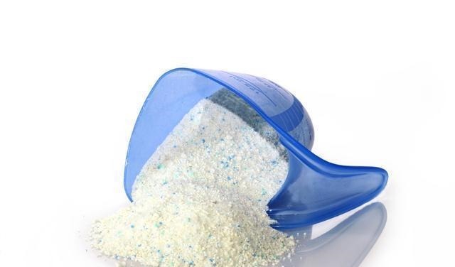 下水道又被油污堵住,别再用热水冲了,一个小妙招,让它顺畅无阻