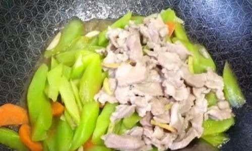 这菜被称为天然“护眼菜”，每天炒一盘，视力好了，双眼明亮了