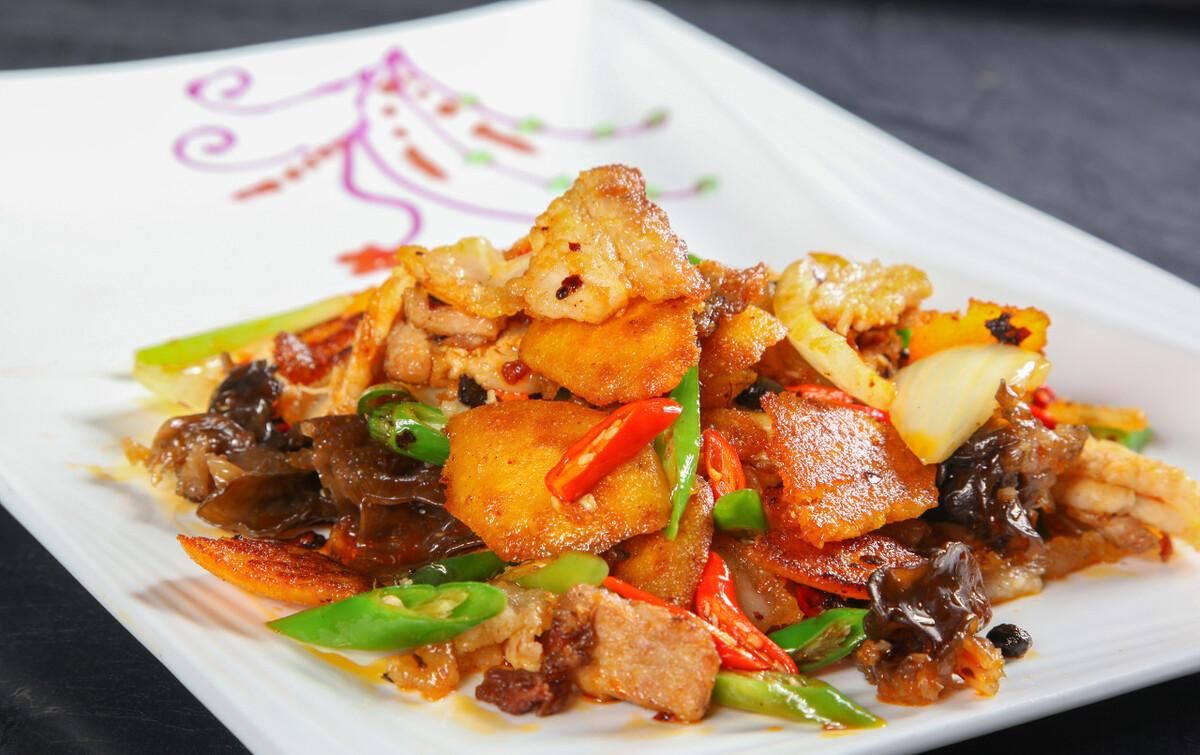 香辣回锅肉，川味鲜香的家常美食，超受欢迎的下饭神器，新手易学