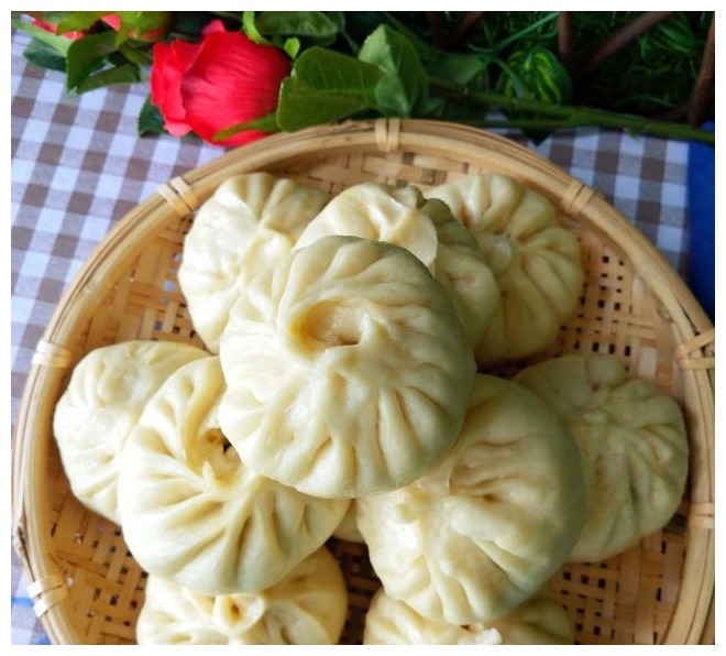 自己在家蒸包子，鲜嫩多汁，香辣浓郁，学会再也不用外面买