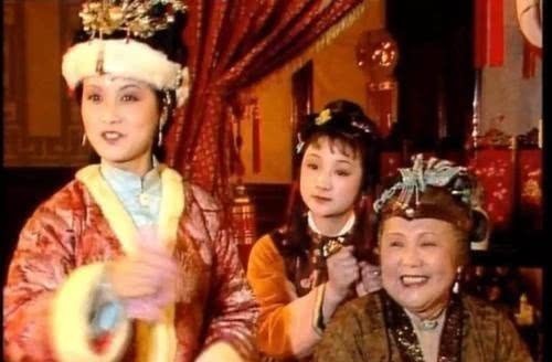 贾府&王熙凤在贾府一向嚣张跋扈,为何从不敢提自己父亲的名字?