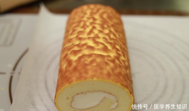 虎皮|8块钱一个的虎皮蛋糕卷,3分钟就能学会,轻松在家做,吃到够!