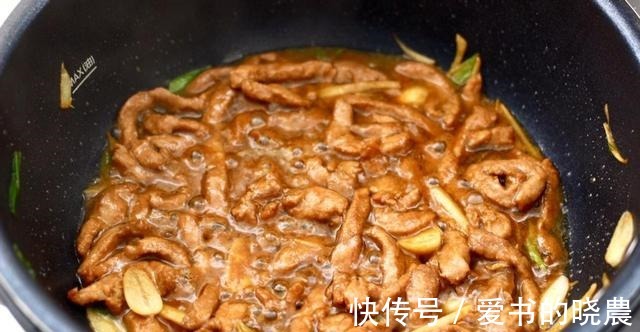 秘制|秘制双椒爆肉丝,孜然味满当当,下饭下酒又营养丰富!