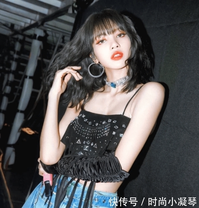 穿搭|Lisa的腿被上帝吻过?当她穿上无痕裤,秀出“漫画腿”谁不爱