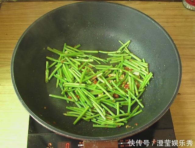 茼蒿炒豆腐|失眠最怕这菜,睡不着觉的人要多吃,帮助睡眠,一觉睡到自然醒