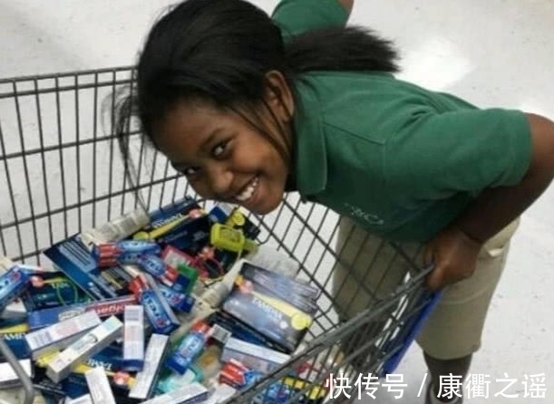 妈妈|9岁女孩存钱买了很多牙膏,妈妈很困惑,知道真相后,感动不已
