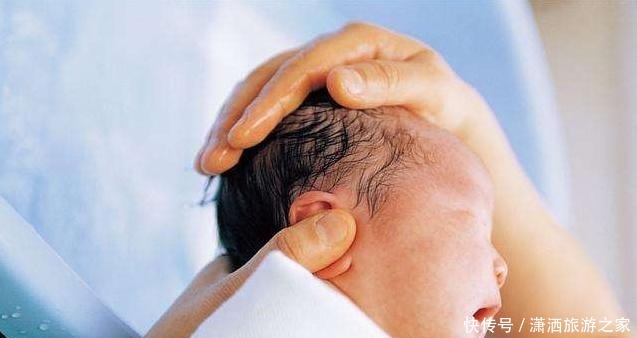 静静|妈妈带娃去剪头,看到自己的新发型后,宝宝请让我一个人静静