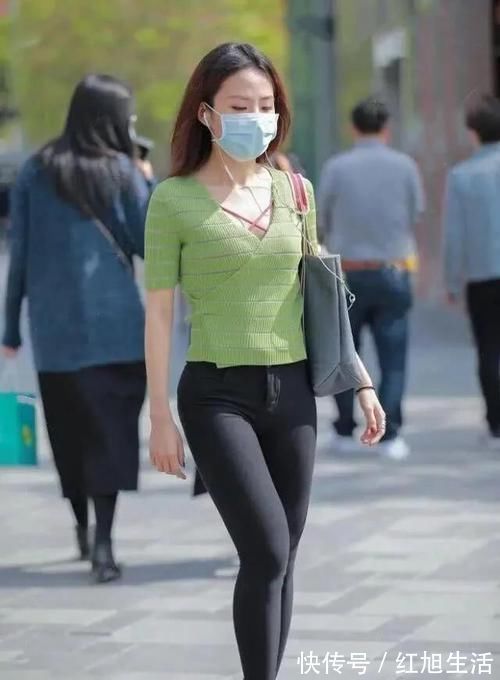 穿搭 腿粗女孩别犯傻,“无痕牛仔裤”遮肉又显瘦,邻家小妹都上头了